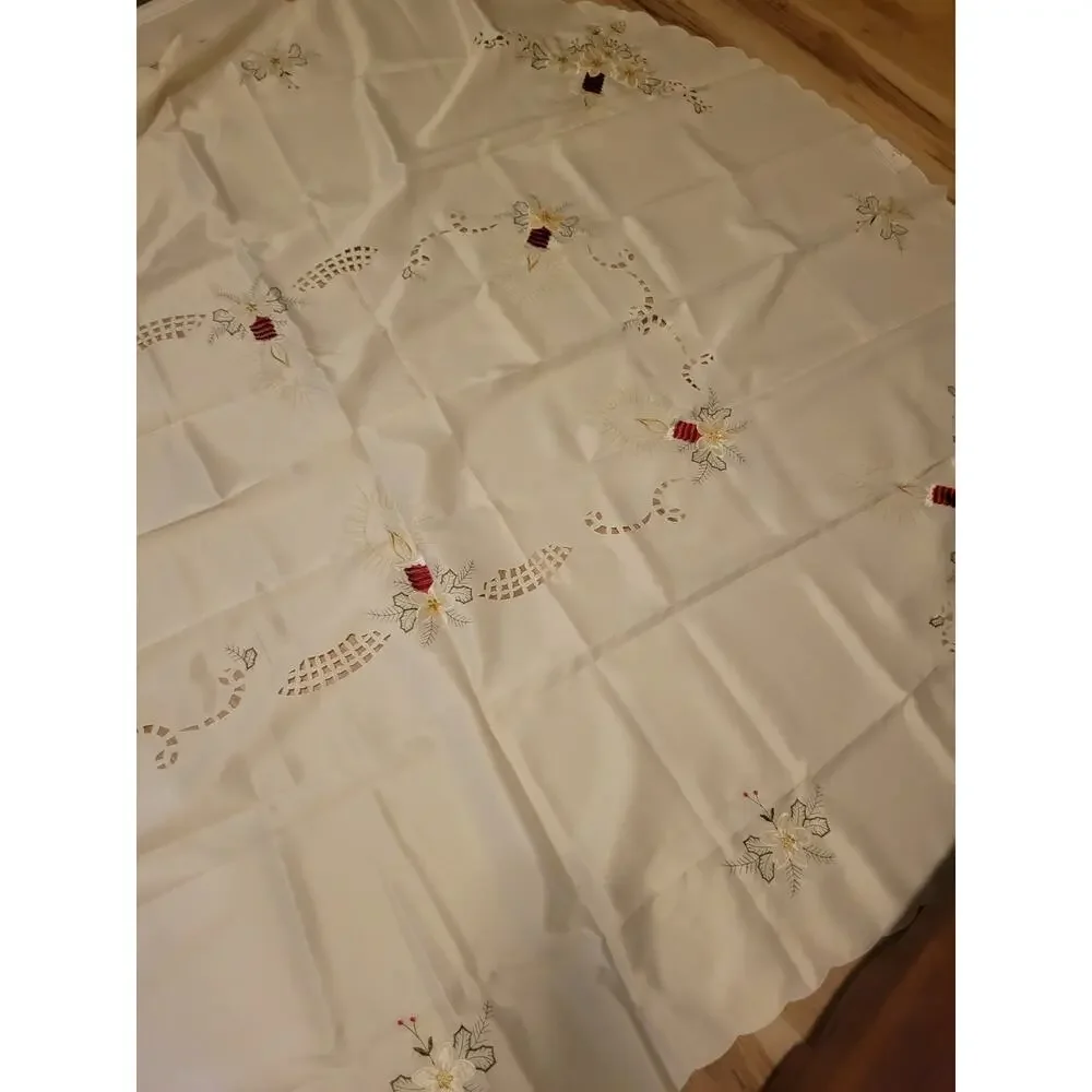 Beautiful Oval Embroidered Table Cloth Cover matching Napkins Fabric